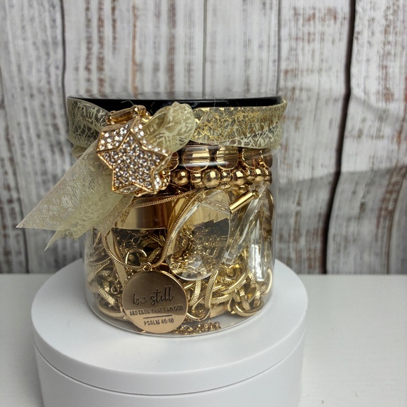 Mystery Treasure 12 oz Jar - Lot 0230 - Picture 1 of 6